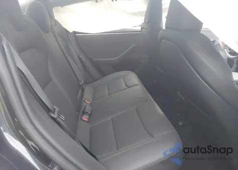 2025 Tesla Model 3 Long Range Rear-Wheel Drive z USA, uszkodzony, nr VIN 5YJ3E1EA3SF915449